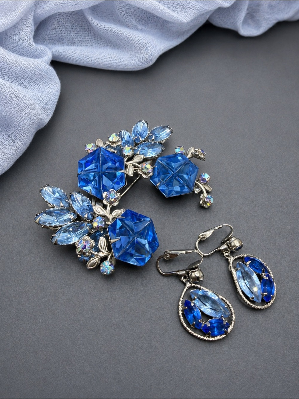 Vintage Art Deco Blue Brooch and Clip Earrings #69set